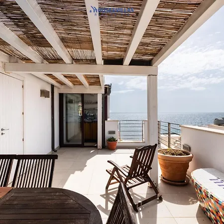 Apartment House&villas - La Terrazza Sul Mare Calabernardo